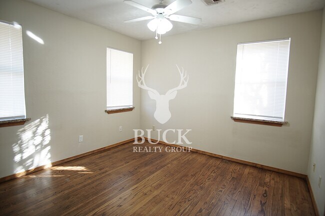 Building Photo - 9312 Mahler Pl