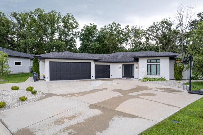 Building Photo - 609 Black Wolf Lp