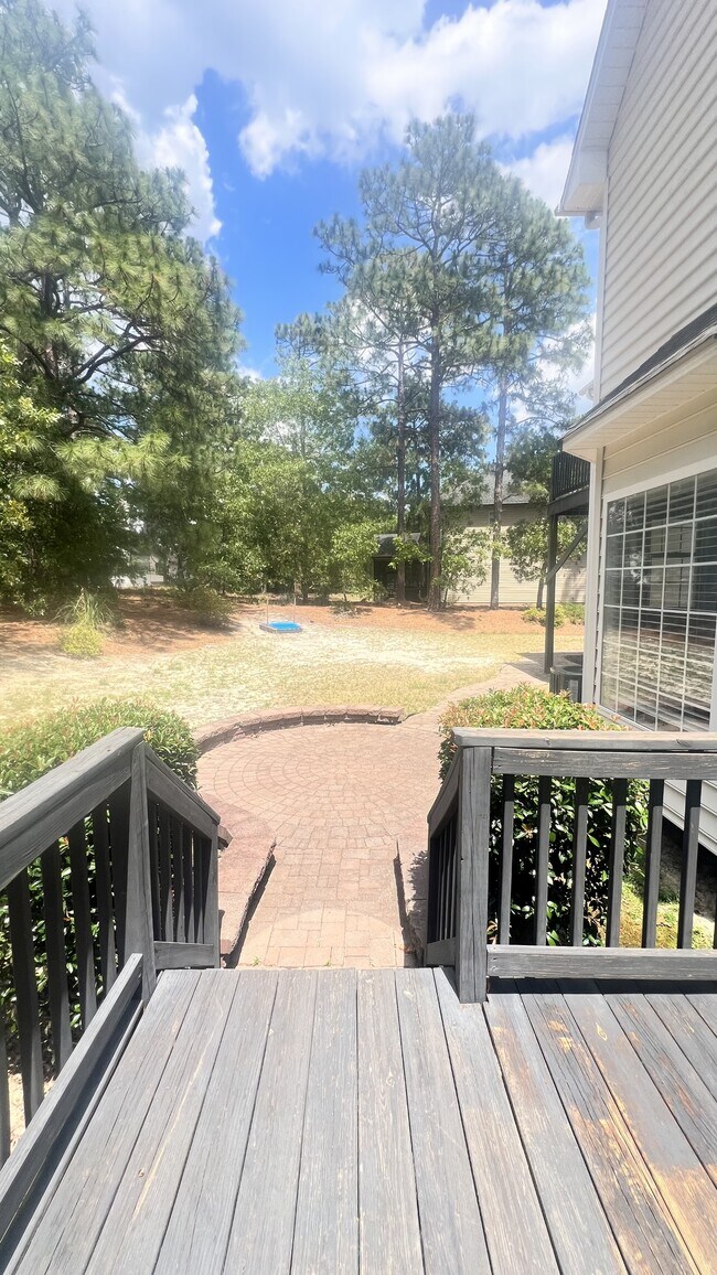 Building Photo - 529 Carolina Way