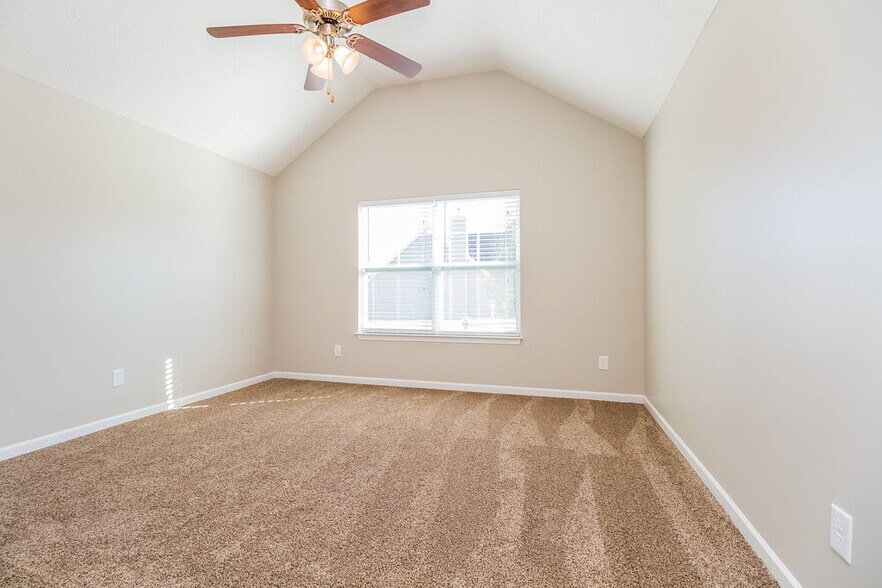 Building Photo - 327 Sarava Ln
