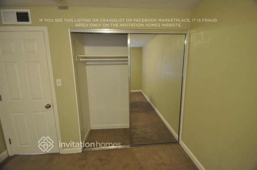 Building Photo - 3643 E Surrey Ave