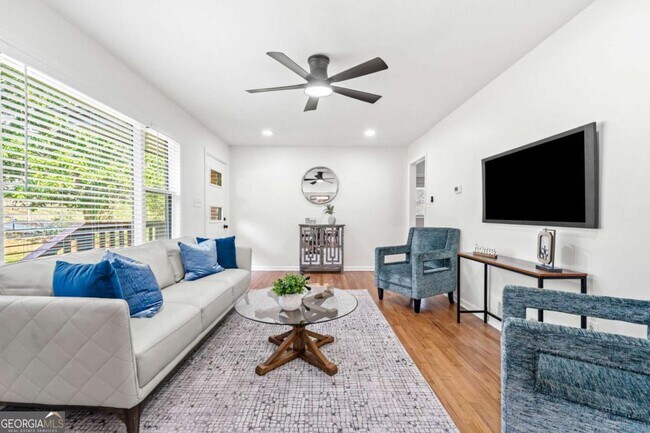 Building Photo - 801 N Evelyn Pl NW