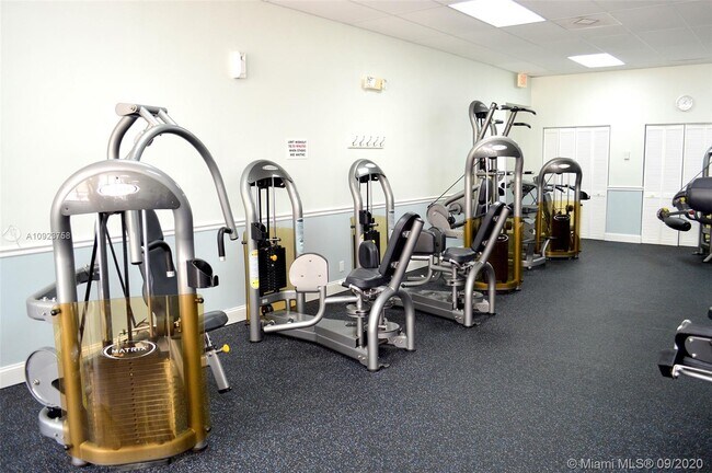 Building Photo - 2101 S Ocean Dr