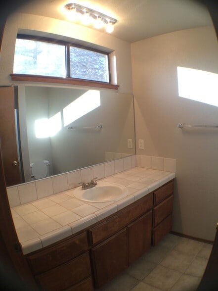 Building Photo - 2672 Sanford Ct
