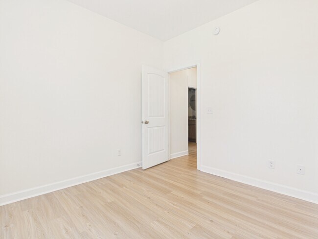 Building Photo - 602 Princess Anne Cir