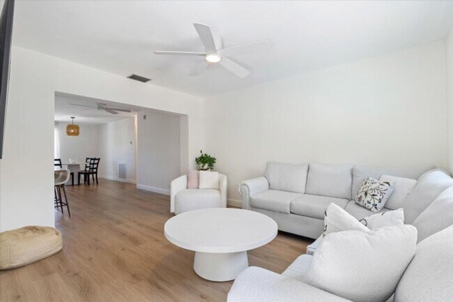 Building Photo - 2070 Madeira Drive 5, Weston, FL 33327