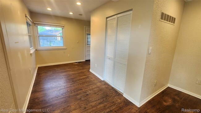 Building Photo - 30066 Brentwood St