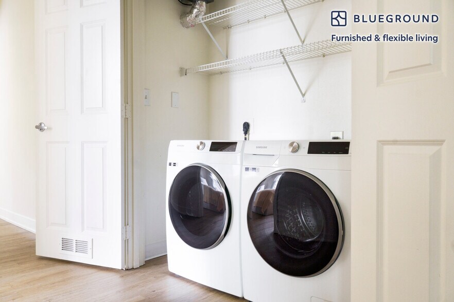 Building Photo - 11000 NE 10th St