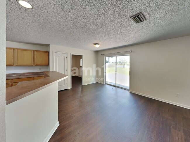 Building Photo - 41 Rose Dr