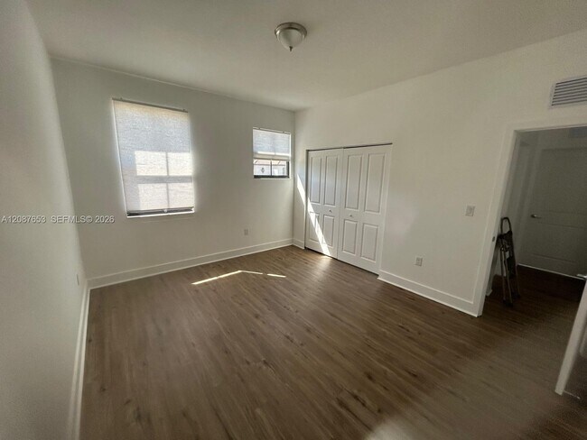 Building Photo - 5525 Agostino Way