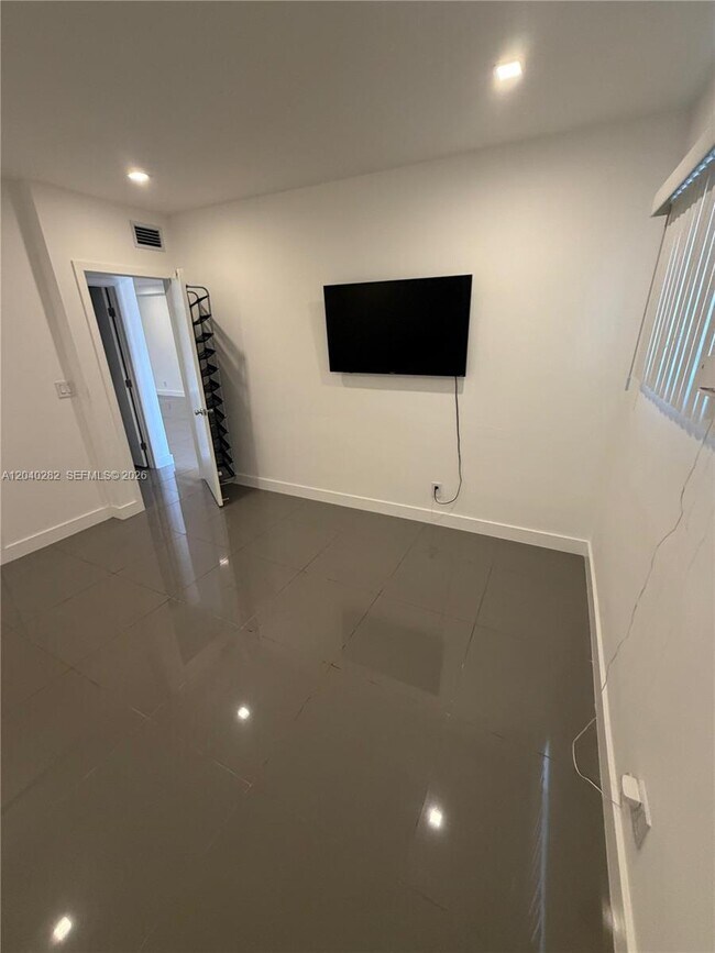Building Photo - 13105 Ixora Ct
