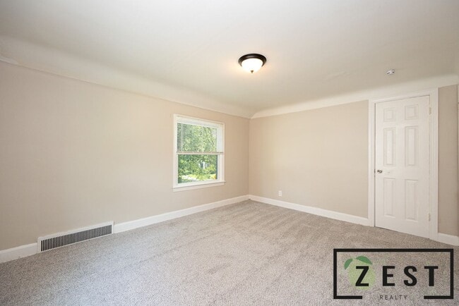 Building Photo - BEAUTIFUL 3 BD 1.5 BATH HOME! OPEN HOUSE S...