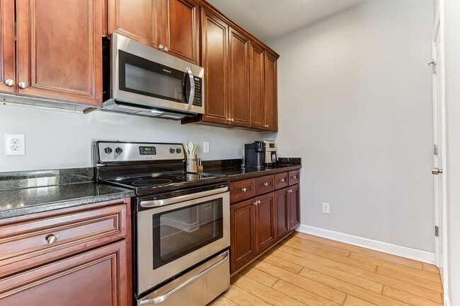 Building Photo - Stunning home in Norfolk!