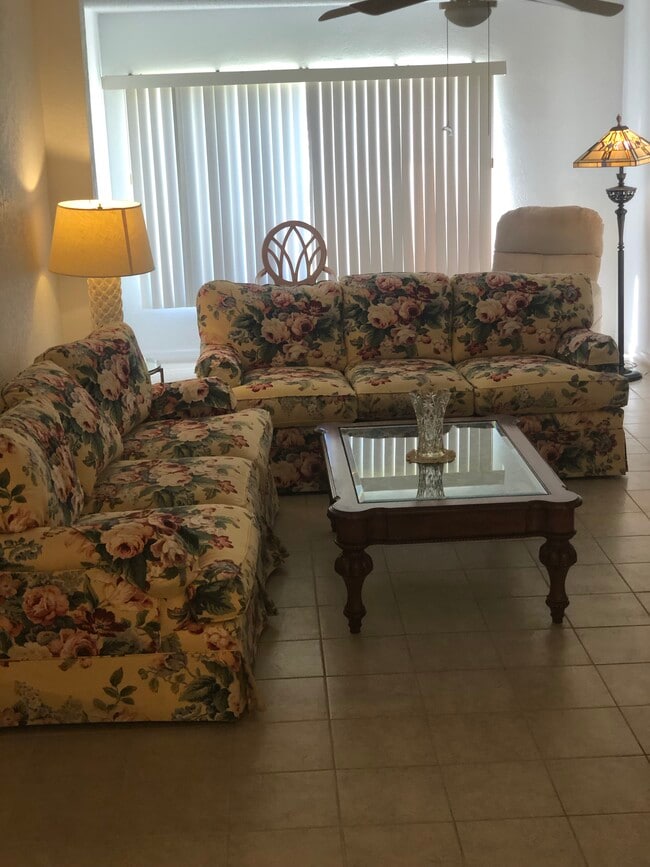 Building Photo - 2264 Winkler Ave