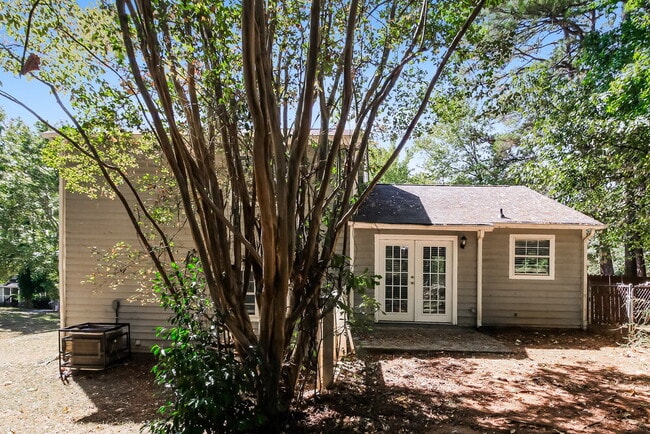 Building Photo - 548 Sherwood Greens