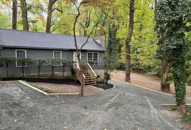 Building Photo - 1001 W 42nd St