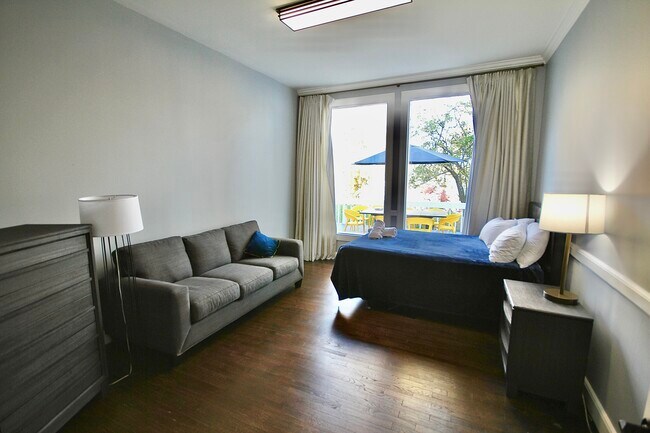 Building Photo - 106A Comstock Hill Ave