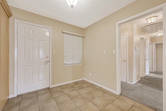 Building Photo - 3816 Newton Dr