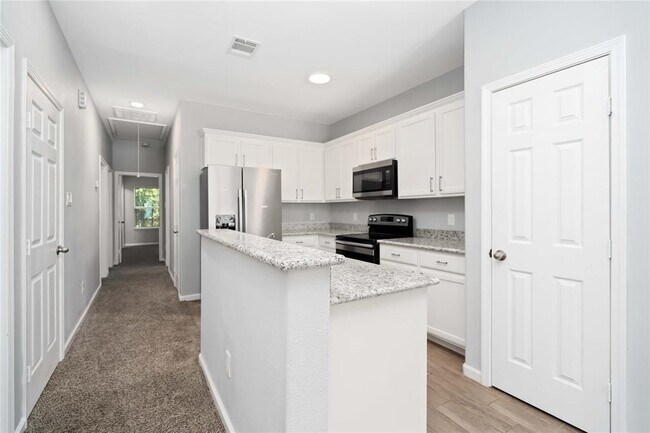 Building Photo - 5105 Southwind St