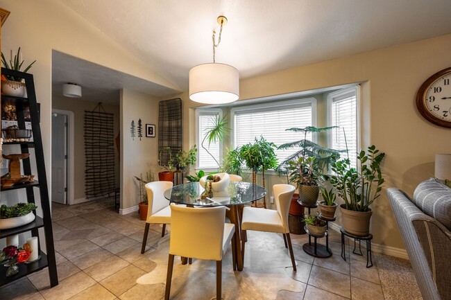 Building Photo - 3 Bedroom 2 bath home in Sugar City Idaho 2 stall garage in awesome neighborhood