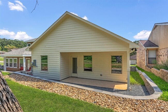 Building Photo - 10 Snead Ln