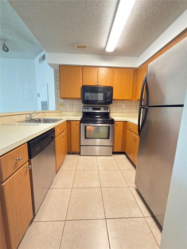 Building Photo - 2550 SW 18th Terrace