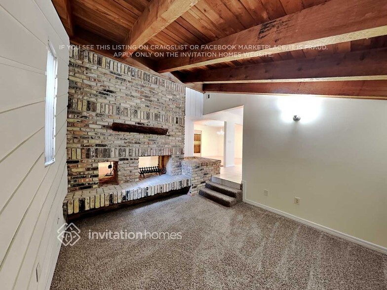 Building Photo - 322 W Hornbeam Dr