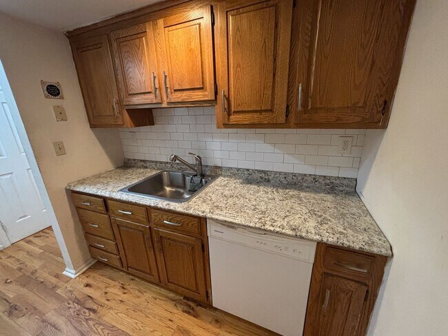 Primary Photo - 183 Livingston Pl