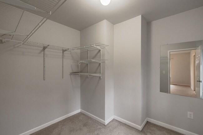 Building Photo - 324 Stratford Ln