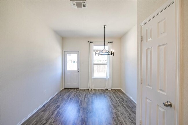 Building Photo - 260 La Dera Dr