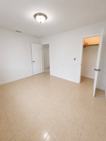 Building Photo - 1404 NW 60th St
