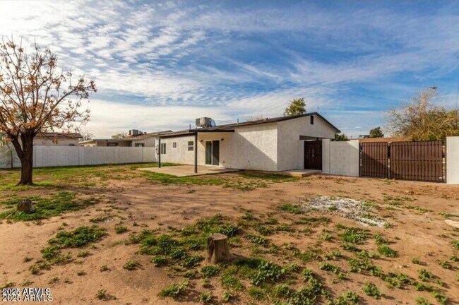 Primary Photo - 5901 W Granada Rd