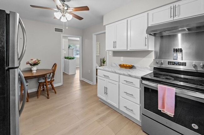Building Photo - Charming 3-Bedroom Home on Savannah’s Southside with Covered Patio and Large Backyard