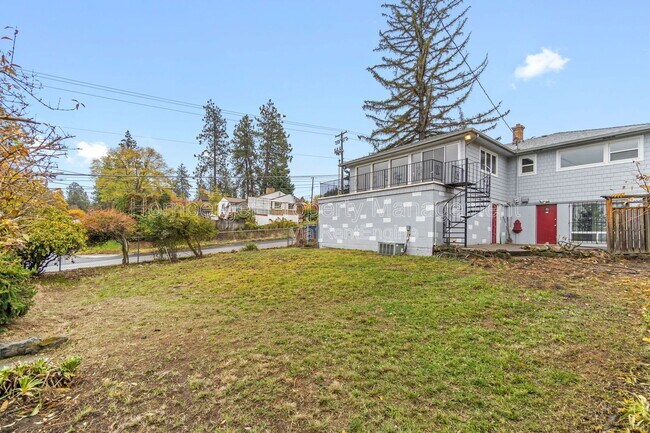 Building Photo - 3523 E 18th Ave