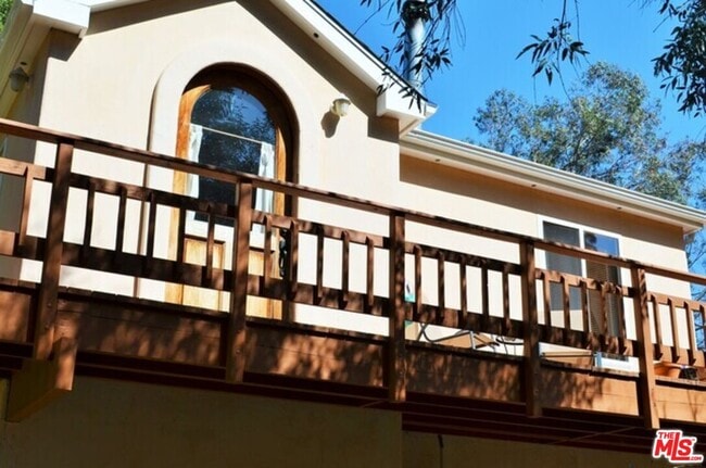 Building Photo - 1671 Happy Trail