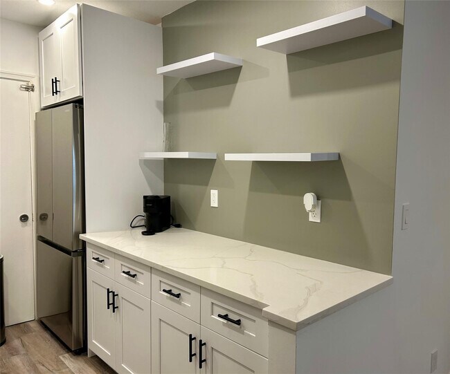 Building Photo - 2151 NE 68th St