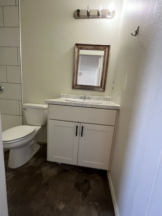 Building Photo - 11700 La Estrada Dr