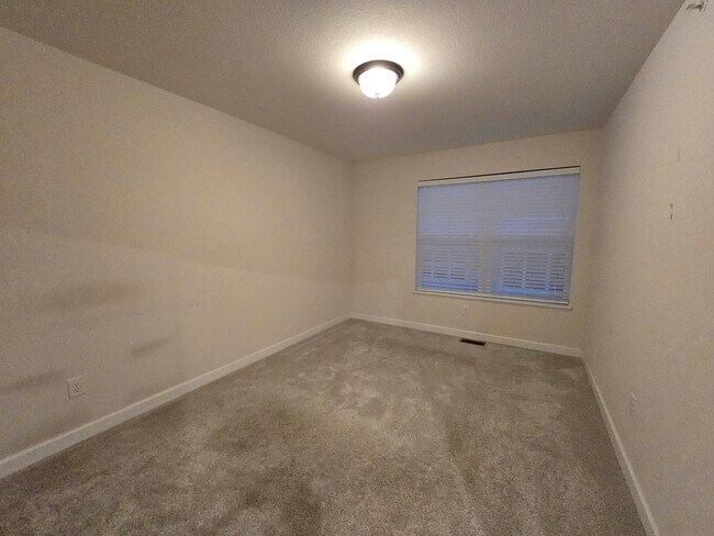 Building Photo - 851 Roselyn Dr