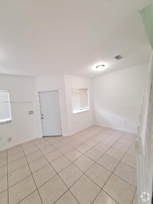 Building Photo - 1654 SE 31st Ct