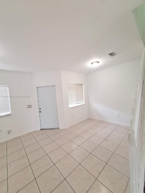 Building Photo - 1654 SE 31st Ct