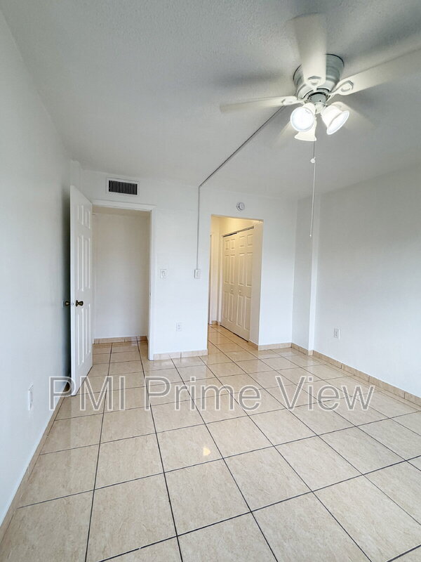 Building Photo - 495 NW 72nd Ave