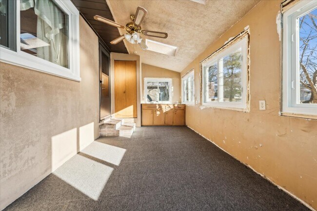 Building Photo - 221 58th St