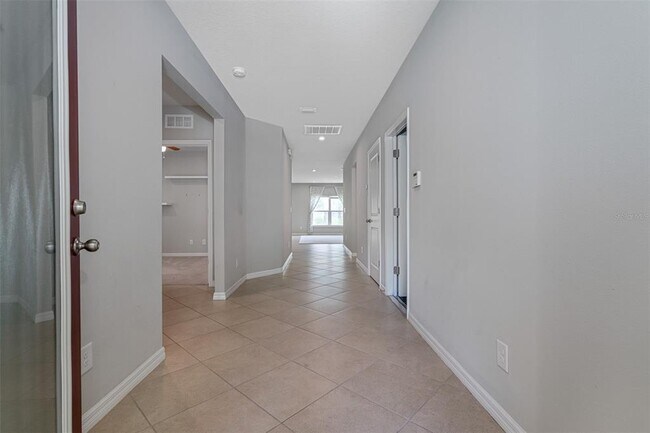 Building Photo - 11234 High Noon Trl