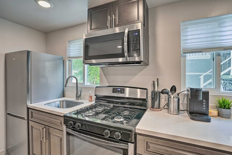 Building Photo - 2715 MacArthur Blvd