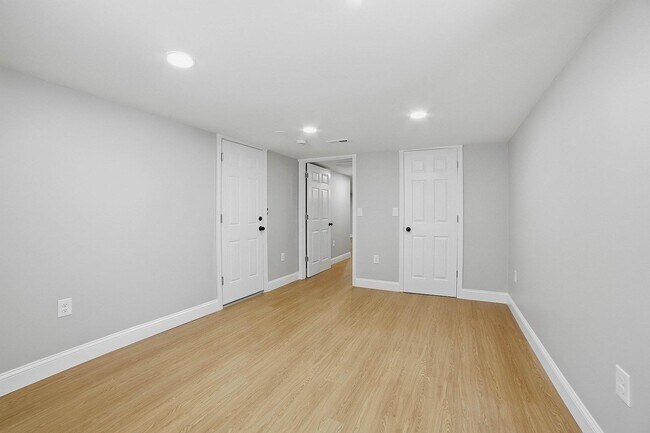 Building Photo - 44 Topsfield Cir