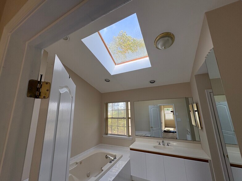 Building Photo - 7 Timber Ridge Dr