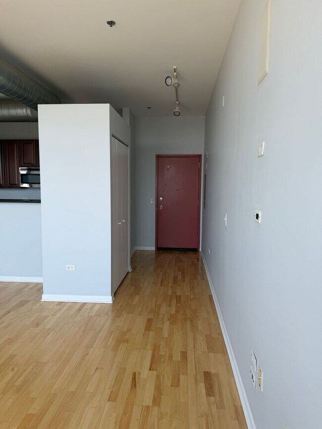 Building Photo - 1550 S Blue Island Ave