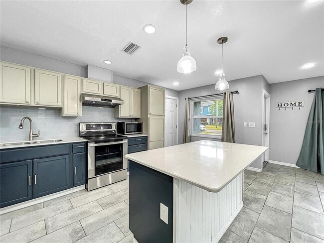 Building Photo - 6809 S Himes Ave