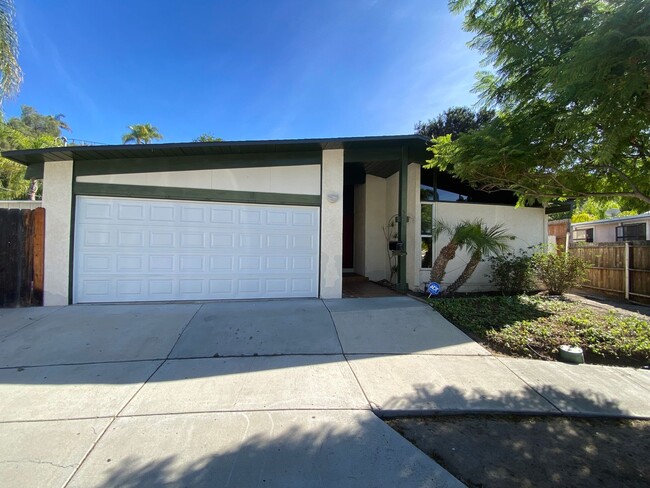 Building Photo - 4BD/2BA House w/ Covered Patio & Pool!