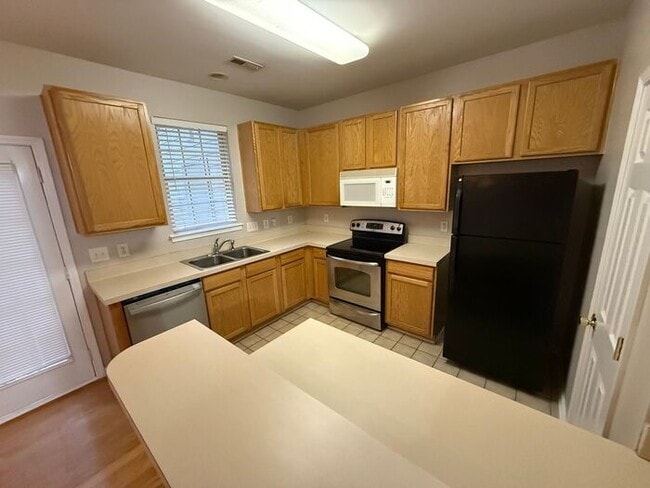 Building Photo - https://youtu.be/wyzPNZAWVWA?si=NV1Tv_AtGaQrvtzh